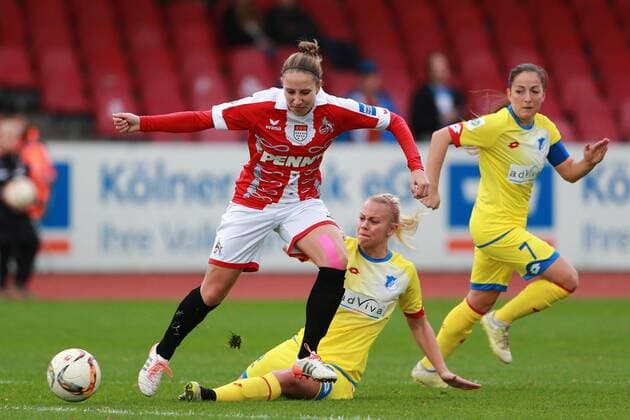 1. FC Köln vs.TSG Hoffenheim Fussball Frauen Bundesliga links: Marie Pyko (1.FC Köln) 15.11.2015
