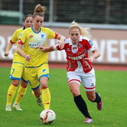 1. FC Köln vs. TSG Hoffenheim Fussball Frauen Bundesliga rechts: Nina Ehegötz (1.FC Köln) 15.11.2015