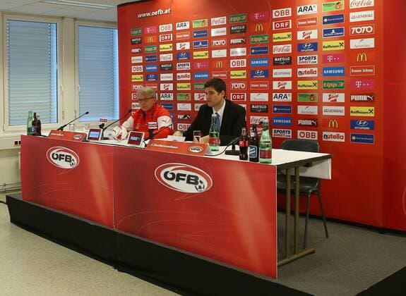 Fußball, Nationalteam Österreich, PK SOCCER - AUT vs SUI, friendly match, preview VIENNA,AUSTRIA,16.NOV.15 - SOCCER - OEFB international match Länderspiel Austria vs Switzerland, friendly match, preview, press conference PK Pressekonferenz team AUT. Image shows media director Wolfgang Gramann (OEFB) and Bernhard Neuhold (OEFB). GEPAxpictures xChristianxOrt
