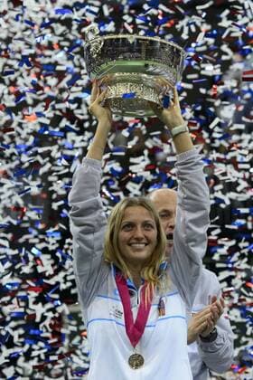 Tennis, Tschechien gewinnt Fed Cup Czech Republic team player Petra Kvitova celebrates during the awarding ceremony for the Fed Cup tennis final match between Czech Republic and Russia in Prague, Czech Republic, November 15, 2015. Czech Republic beat Russia in tennis Fed Cup final 3-2 and defended title. (CTKxPhoto MichalxKamaryt) CTKPhotoP201511150746301  kmt 31