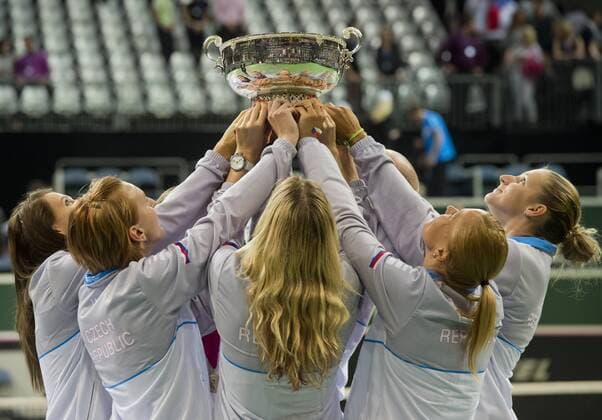 Tennis, Tschechien gewinnt Fed Cup Czech Republic team players celebrate during the awarding ceremony for the Fed Cup tennis final match between Czech Republic and Russia in Prague, Czech Republic, November 15, 2015. Czech Republic beat Russia in tennis Fed Cup final 3-2 and defended title. (CTKxPhoto VitxSimanek) CTKPhotoP201511150768501  VIS 034