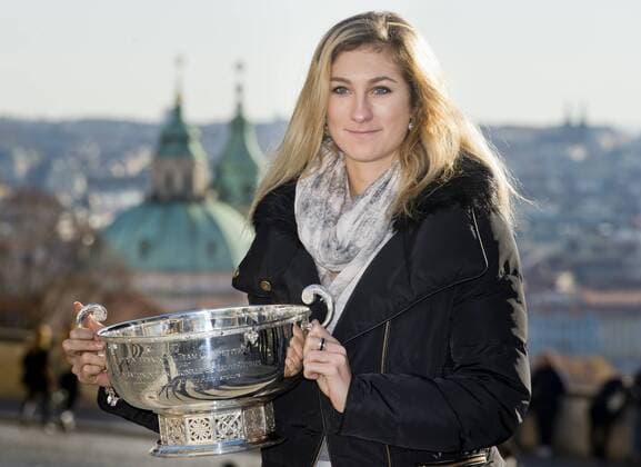 Tennis, Fotoshooting mit tschechischen Siegerinnen in Prag Czech tennis player Denisa Allertova poses for photo with the trophy from Fed Cup 2015 in Prague, Czech Republic, on November 16, 2015. The Czech Republic beat Russia in the tennis Fed Cup final 3-2 and defended last year s title. (CTKxPhoto VitxSimanek) CTKPhotoP201511160444901  VIS 009 K