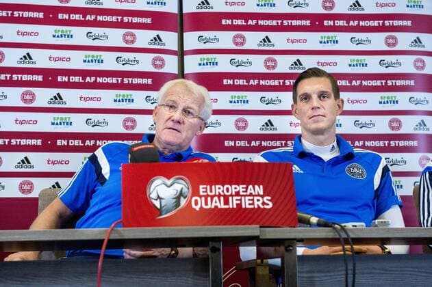 151116 Danmarks förbundskapten Morten Olsen och Daniel Agger under en presskonferens med Danmarks landslag i fotboll den 16 november 2015 i Helsingör.  Copyright: LUDVIGxTHUNMAN BB151116LT035