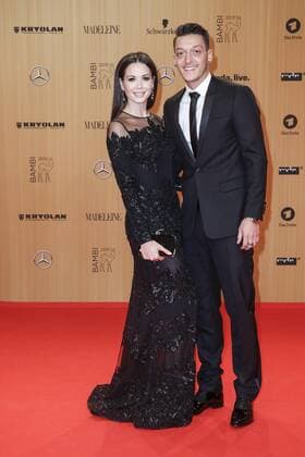 Mesut Özil und Mandy Capristo bei der Verleihung Bambi 2015 am 12.11.2015 in Berlin Bambi 2015 Verleihung in Berlin 