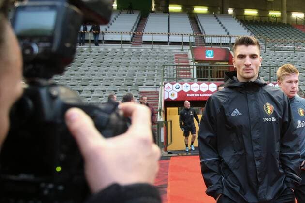 Fußball, Training Nationalteam Belgien - BRUSSELS, BELGIUM: Belgium s Thomas Meunier arrives for a training session of the Red Devils, the Belgian national soccer team, Monday 16 November 2015, in Brussels. Tomorrow the Devils are playing Spain in preparation of the Euro2016 European Championships. BRUNOxFAHY  x04741295x