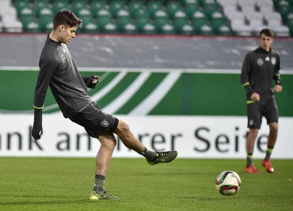 16.11.2015 - U-21 Junioren - U-21 Nationalmannschaft Deutschland Germany - Training - - Julian Weigl ( 6, Deutschland )