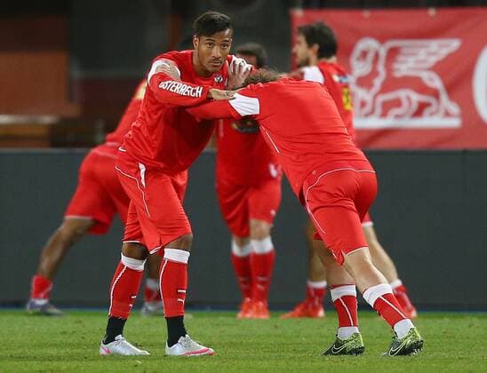 SOCCER - AUT vs SUI, friendly match, preview VIENNA,AUSTRIA,16.NOV.15 - SOCCER - OEFB international match Länderspiel Austria vs Switzerland, friendly match, preview, final training team AUT. Image shows Karim Onisiwo and Julian Baumgartlinger (AUT). GEPAxpictures xChristianxOrt