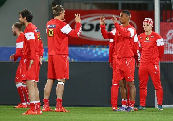 SOCCER - AUT vs SUI, friendly match, preview VIENNA,AUSTRIA,16.NOV.15 - SOCCER - OEFB international match Länderspiel Austria vs Switzerland, friendly match, preview, final training team AUT. Image shows Gyoergy Garics, Sebastian Proedl, Rubin Okotie and Marcel Sabitzer (AUT). GEPAxpictures xChristianxOrt
