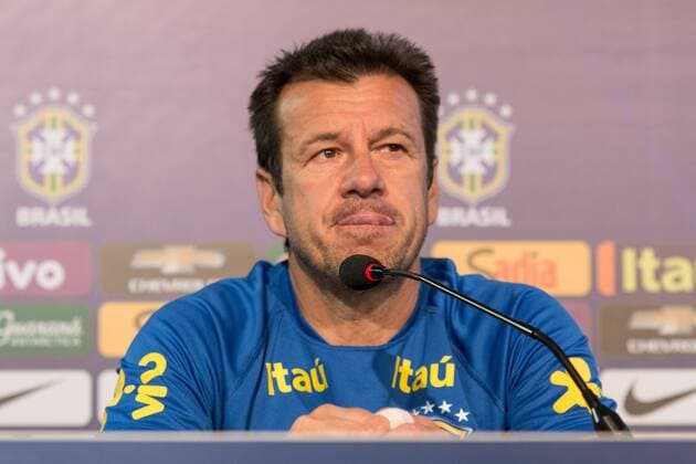 Coletiva e Treino da Sele??o em Salvador SALVADOR, BA - 11 16 2015: COLLECTIVE TRAINING AND SELECTION IN SALVADOR - Dunga, coach of the Brazilian national team Nationalteam gives an interview during the conference of the Brazilian team in Salvador, in preparation for the match against the selection of Peru by qualifying World Cup 2018, held in Pitua?u Stadium. (Photo: Dudu Macedo FotoArena)  DuduxMacedo