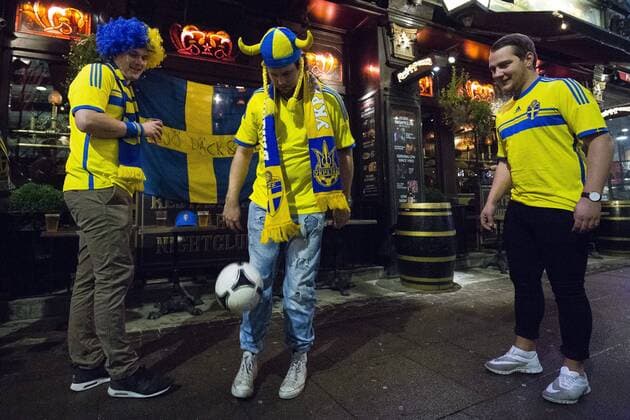 151117 Schwedische Fans - EM Quali playoff - Dänemark - Schweden - Kopenhagen  Copyright: ANDREASxLxERIKSSON BB151117BB177