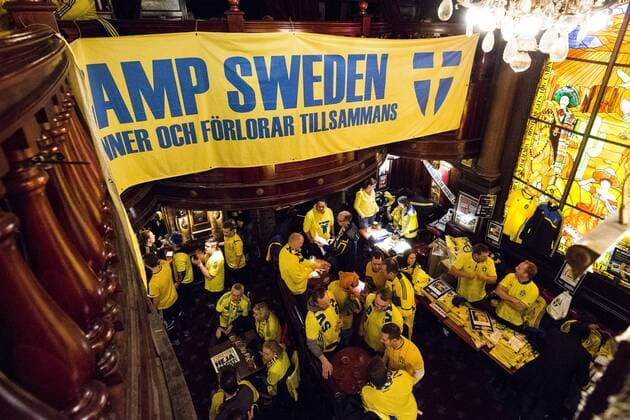 151117 Schwedische Fans - EM Quali playoff - Dänemark - Schweden - Kopenhagen  Copyright: ANDREASxLxERIKSSON BB151117BB178