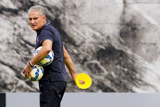 Treino do Corinthians SAO PAULO, Brazil - 11 17 2015: TRAINING CORINTHIANS - Tite during Corinthians& training heg held at CT Joaquim Grava. (Photo: Marco Galv?o FotoArena)  MarcoxGalv?o