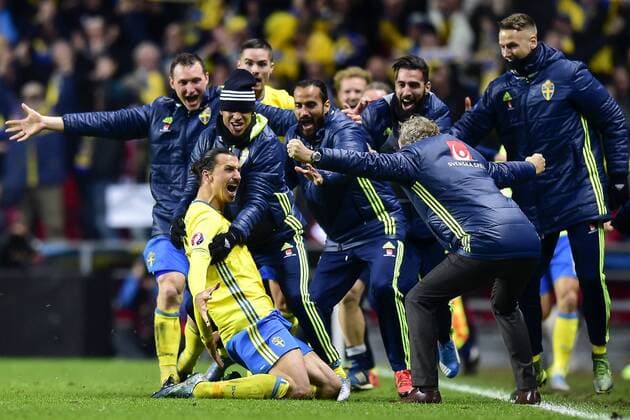 Sweden s Zlatan Ibrahimovic jublar efter att han gjort 0-2 Dänemark - Schweden EM Qualifikation Play Off in Kopenhagen  Copyright: LUDVIGxTHUNMAN BB151117LT041