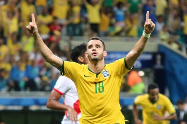 Brasil x Peru SALVADOR, BA - 11 17 2015: BRAZIL PERU X - Renato Augusto scored the second goal for Brazil match between Brazil vs Peru, valid for the fourth round of qualifying for the World Cup 2018, held in Itaipava Arena Fonte Nova. (Photo: Dudu Macedo FotoArena)  DuduxMacedo