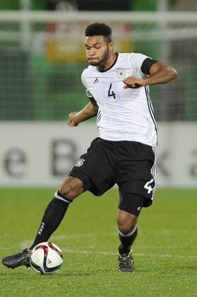 Jonathan TAH (GER),Aktion,Einzelaktion,Einzelbild, Freisteller,Ganzkoerperaufnahme,ganze Figur. Fussball U-21 EM Qualifikation, Gruppenphase, Deutschland (GER) - Oesterreich (AUT) 4-2 ,am 17.11.2015 ,T R O L L I A R E N A Fuerth.