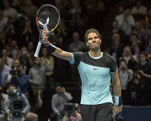18.11.2015. The O2, London, England. ATP Tennis Herren Tennis Tour Finals. Day 4. Rafael Nadal (ESP) 5 acknowledges the crowd after his win over Andy Murray (GBR) 2 . Nadal won the match in straight sets 6-4, 6-1. xStephenxBartholomewx  ActionPlus11682681