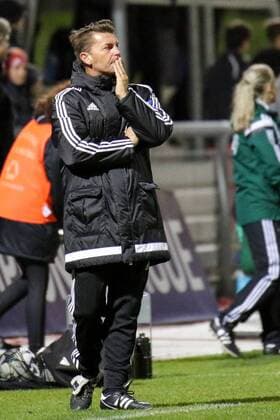Colin Bell (Trainer, Frankfurt), nachdenklich, besorgt, Fussball, UEFA Women s Champions League, 1. FFC Frankfurt - Lilleström SK Kvinner, xozx