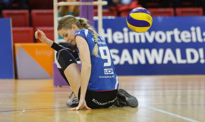 Stuttgart , Volleyball DVV Pokal Viertelfinale , Allianz MTV Stuttgart vs. Schweriner SC , Caroline Jarmoc ( Allianz )