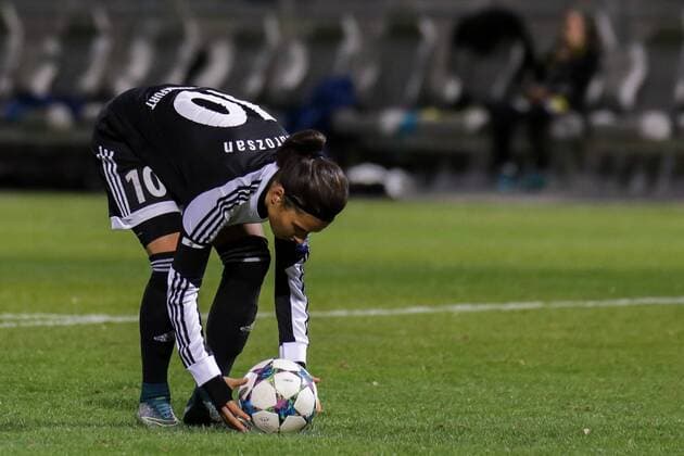 Dzsenifer Marozsan (Frankfurt, 10) legt sich im Elfmeterschießen den Ball auf den Punkt, Freisteller, Einzelbild, Aktion, Action, Fussball, UEFA Women s Champions League, 1. FFC Frankfurt - Lilleström SK Kvinner, xozx