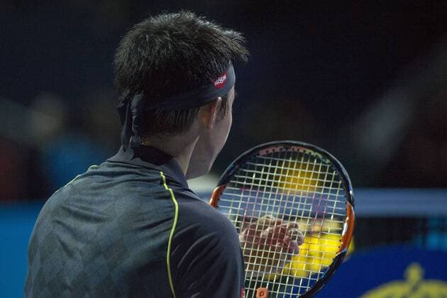 19.11.2015. The O2, London, England. ATP Tennis Herren Tennis Tour Finals. Day 5. Kei Nishikori (JPN) 8 in action in his match against Roger Federer (SUI) 3 . Federer won the match 7-5, 4-6, 6-4. xStephenxBartholomewx  ActionPlus11682875