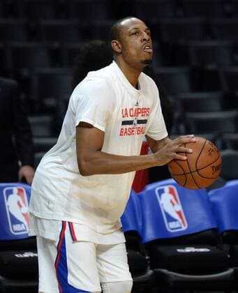 Clippers Paul Pierce warms up prior to game against the Warriors at Staples Center in Los Angeles on November 19, 2015.  LAP2015111903 JONxSOOHOO