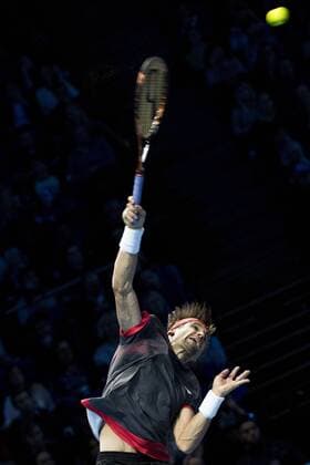 20.11.2015. The O2, London, England. ATP Tennis Herren Tennis Tour Finals. Day 6. David Ferrer (ESP) 7 serves during his match with Rafael Nadal (ESP) 5 . Nadal won the match 7-6, 6-3, 6-4. xStephenxBartholomewx  ActionPlus11683017