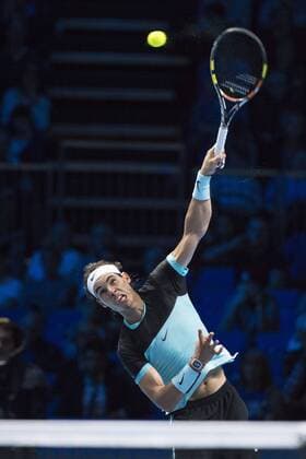 20.11.2015. The O2, London, England. ATP Tennis Herren Tennis Tour Finals. Day 6. Rafael Nadal (ESP) 5 serves during his match with David Ferrer (ESP) 7 . Nadal won the match 7-6, 6-3, 6-4. xStephenxBartholomewx  ActionPlus11683021