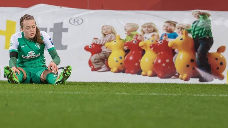 Stefanie Antonia Sanders (SV Werder Bremen, 20) enttäuscht, enttäuscht schauend, disappointed, Fussball, Allianz Frauen-Bundesliga, SGS Essen - SV Werder Bremen, xdgx