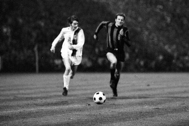 Fußball, Europapokal der Landesmeister 1971 1972, Borussia Mönchengladbach - Inter Mailand 7-1 Laufduell im Spiel Borussia Mönchengladbach gegen Inter Mailand
