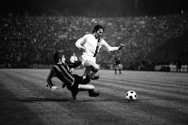 Fußball, Europapokal der Landesmeister 1971 1972, Borussia Mönchengladbach - Inter Mailand 7-1 Jupp Heynckes (Borussia Mönchengladbach, re.) gegen Tarcisio Burgnich (Inter Mailand)