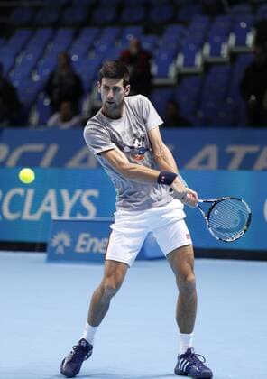21.11.2015 the O2 London, England. ATP Tennis Herren Tour Tennis Finals Day 7. Novak Djokovic (SRB) practices before his semi-final match against Rafael Nadal (ESP) during Day Seven Barclays ATP World Tour Finals from the O2 Arena xHongboxChenx  ActionPlus11683159