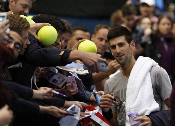 21.11.2015 the O2 London, England. ATP Tennis Herren Tour Tennis Finals Day 7. Novak Djokovic (SRB) signs autographs before his semi-final match with Rafael Nadal (ESP) during Day Seven Barclays ATP World Tour Finals from the O2 Arena xHongboxChenx  ActionPlus11683161