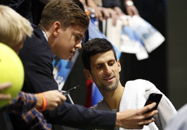 21.11.2015 the O2 London, England. ATP Tennis Herren Tour Tennis Finals Day 7. Novak Djokovic (SRB) takes fan pictures before his semi-final match with Rafael Nadal (ESP) during Day Seven Barclays ATP World Tour Finals from the O2 Arena xHongboxChenx  ActionPlus11683162