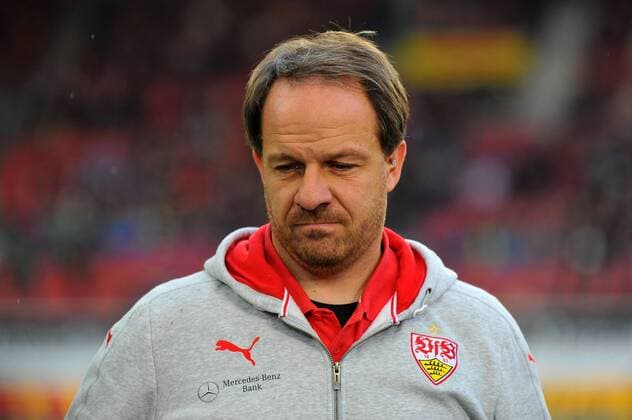 Trainer Alexander ZORNIGER (VfB Stuttgart). Deutschland, Stuttgart: Fussball, Bundesliga: VfB Stuttgart vs. FC Augsburg am 21.11.2015, Mercedes-Benz Arena.