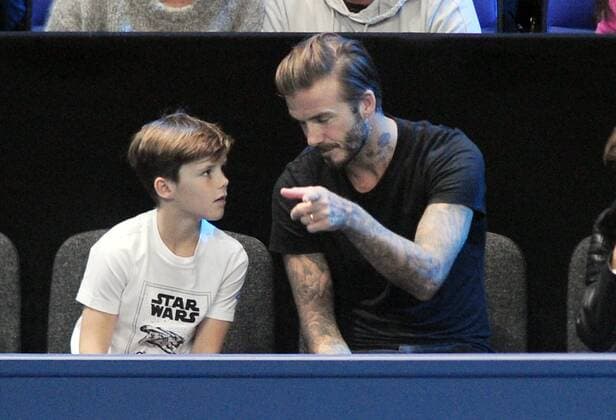 Tennis - 2015 ATP Tennis Herren World Tour Finals at The O2 - Day Six Semi Final Singles: Rafael Nadal (Spain) vs. Novak Djokovic (Serb) Footballer David Beckham watches the match with his son Cruz COLORSPORT ANDREW COWIE 