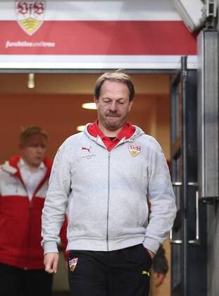 21.11.2015, Stuttgart, Fußball 1. Bundesliga 13. Spieltag Saison 2015 2016 VfB Stuttgart vs. FC Augsburg: v.l. VfB Trainer Alexander Zorniger enttäuscht