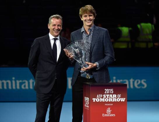 ATP Tennis Herren World Tour Final London ,England Alexander Zverev,Deutschland erhält bei der ATP WM,als jüngster Spieler in den TOP 100,den ATP Star of Tomorrow Award. Die Auszeichnung wurde durch Chris Kermode,ATP President ,übergeben