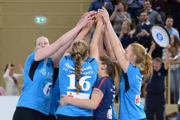 21.11.2015, xtkx, Volleyball 1.Bundesliga Damen, VC Wiesbaden - USC Münster, emspor v.l. VC Wiesbaden,
