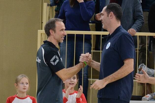21.11.2015, xtkx, Volleyball 1.Bundesliga Damen, VC Wiesbaden - USC Münster, emspor v.l. Trainer Andreas Vollmer (USC Muenster), Co-Trainer Christian Sossenheimer (VC Wiesbaden),