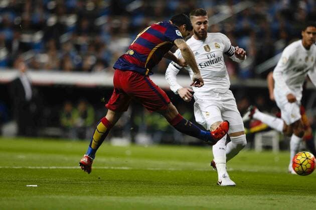 21.11.2015. Madrid, Spain. Luis Alberto Suarez Diaz (9) FC Barcelona Barca scortes the goal for (0-1) during the La Liga football match between Real Madrid and FC Barcelona at the Santiago Bernabeu stadium in Madrid, Spain, November 21, 2015. xEnriquexdexlaxFuentex  ActionPlus11683482