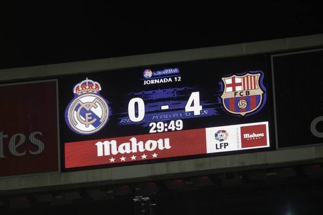 Scoreboard during 2015-16 La Liga match between Real Madrid and Barcelona at Santiago Bernabeu stadium in Madrid, Spain. November 21, 2015.  (20151121080)