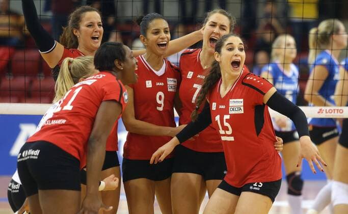 Stuttgart , Volleyball Bundesliga Allianz MTV Stuttgart vs. Rote Raben Vilsbiburg , Jubel Vilsbiburg