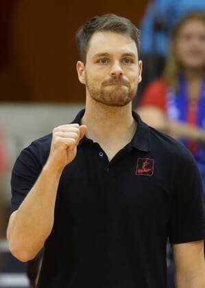Stuttgart , Volleyball Bundesliga Allianz MTV Stuttgart vs. Rote Raben Vilsbiburg , Trainer Jonas Kronseder ( Vilsi )