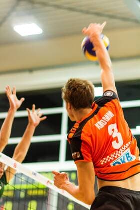 Angriff Robert Kromm (BR Volleys 3) - Aktion GER, Königs Wusterhausen Bestensee, Volleyballl, 1. Bundesliga, Saison 2015 2016, Landkost-Arena, Netzhoppers KW - Berlin Recycling Volleys