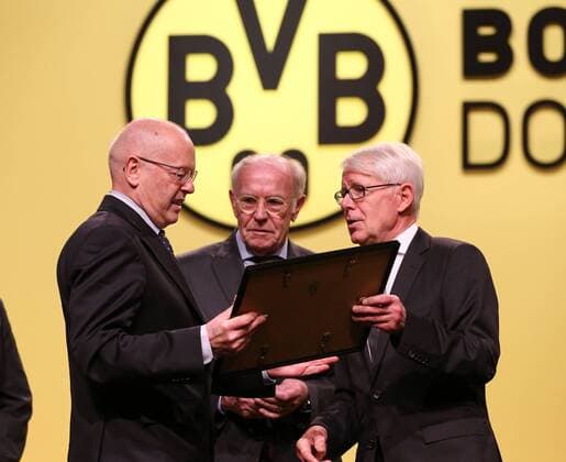 Sonntag 22.11.2015, Saison 2015 2016, 1. Bundesliga, Jahreshauptversammlung des BVB 1909 Borussia Dortmund e.V. in den Dortmunder Westfalenhallen, Wolfgang Springer (BVB), Wolfgang Paul (BVB) mit Dr. Reinhard Rauball (BVB, Praesident und DFL-Ligapraesident), v.l.