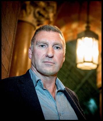 Fußball, Fotoshooting mit Nigel Pearson . 05 11 2015. London, United Kingdom. Portraits of Nigel Pearson at St Pancras Station, London. Nigel Pearson is an English football manager and former professional player. He previously managed Hull City, Southampton, Carlisle United and Leicester City and was assistant manager for England Under-21s and Newcastle United. During his playing career, he was a defender and played for Shrewsbury Town, Sheffield Wednesday and Middlesbrough.  xAndrewxParsonsx xixImagesx IIM-11356-0002