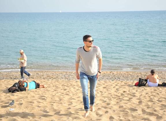 Basketball, Fotoshooting mit Tomas Satoransky Czech basketball player Tomas Satoransky playing for Barcelona walks on the beach Platja De La Barceloneta in Barcelona, Spain, November 20, 2015. (CTKxPhoto DavidxSvab) CTKPhotoF201511230612301 