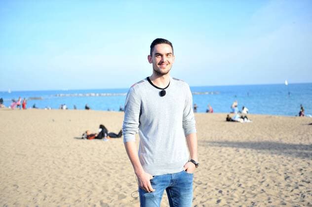 Basketball, Fotoshooting mit Tomas Satoransky Czech basketball player Tomas Satoransky playing for Barcelona walks on the beach Platja De La Barceloneta in Barcelona, Spain, November 20, 2015. (CTKxPhoto DavidxSvab) CTKPhotoF201511230612801 