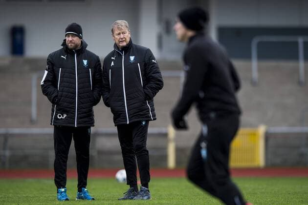 Fußball, Champions League, Malmö FF Training 151124 Malmö FFs assisterande tränare Olof Persson och tränare ge Hareide under en träning inför fotbollsmatchen i Champions League den 24 november 2015 i Malmö.  Copyright: PETTERxARVIDSON BB151124PA024