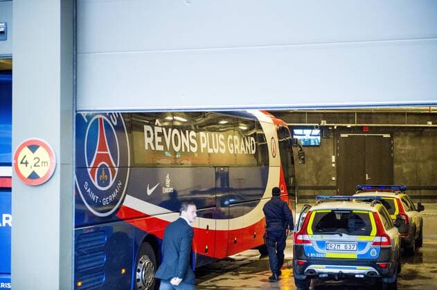 Malmö, 24.11.2015 - UEFA Champions League 2015 2016 - Malmö FF vs Paris St Germain - PSG Mannschaftsbus bei der Ankunft am Stadion -  Copyright: LUDVIGxTHUNMAN BB151124LT011